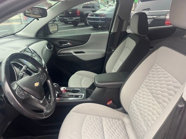 Chevrolet Equinox Vehicle Full-screen Gallery Image 12