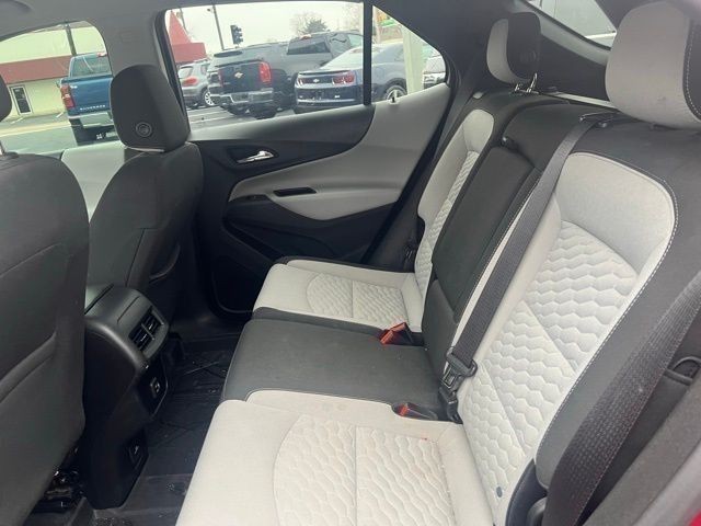 Chevrolet Equinox Vehicle Full-screen Gallery Image 14