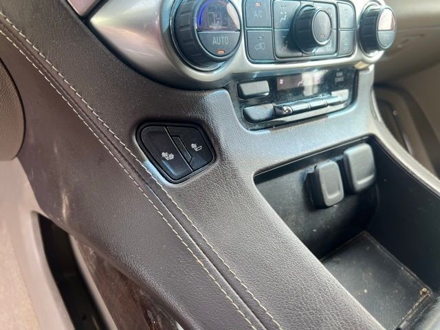 Chevrolet Suburban Vehicle Full-screen Gallery Image 9