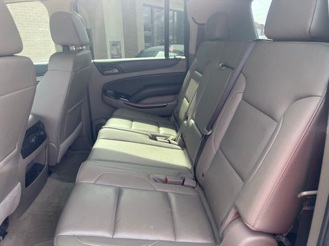 Chevrolet Suburban Vehicle Full-screen Gallery Image 10