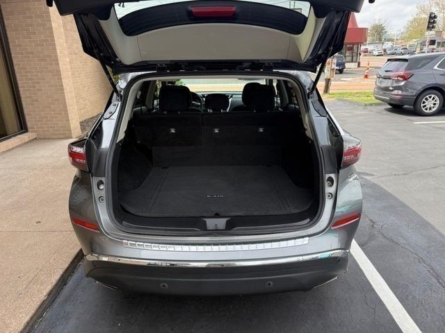 Nissan Murano Vehicle Full-screen Gallery Image 6