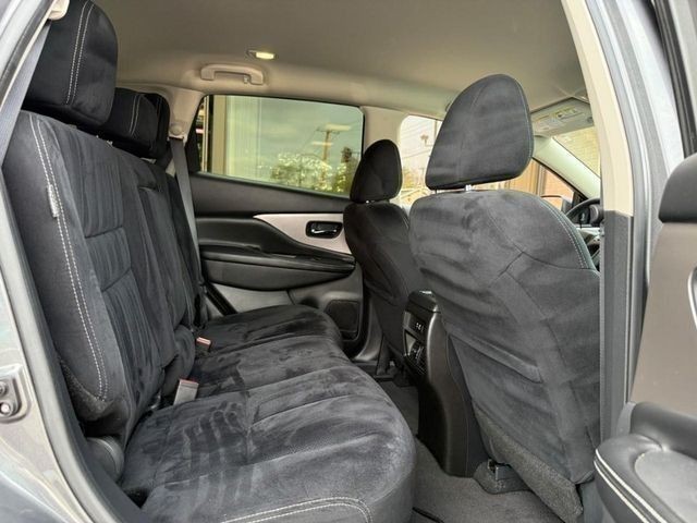 Nissan Murano Vehicle Full-screen Gallery Image 10