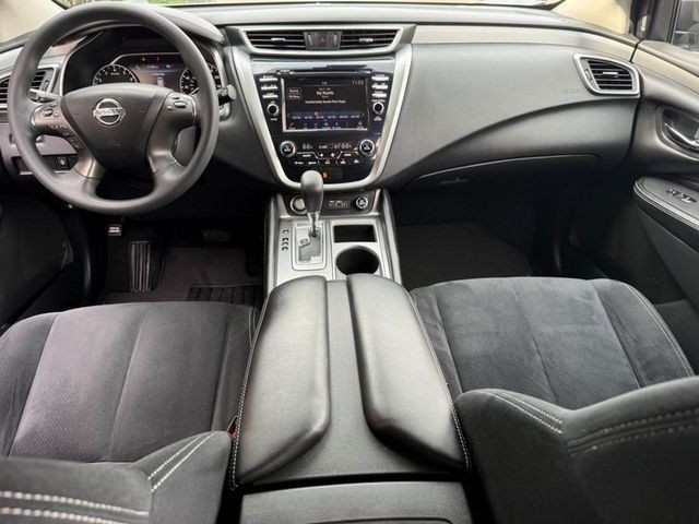 Nissan Murano Vehicle Full-screen Gallery Image 11