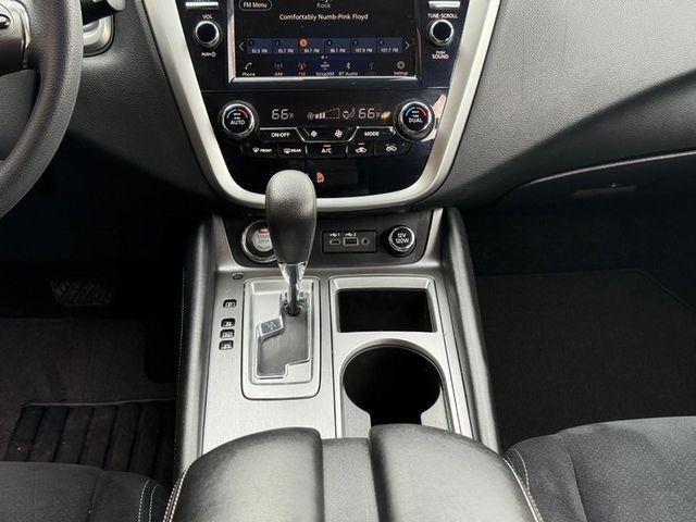 Nissan Murano Vehicle Full-screen Gallery Image 15