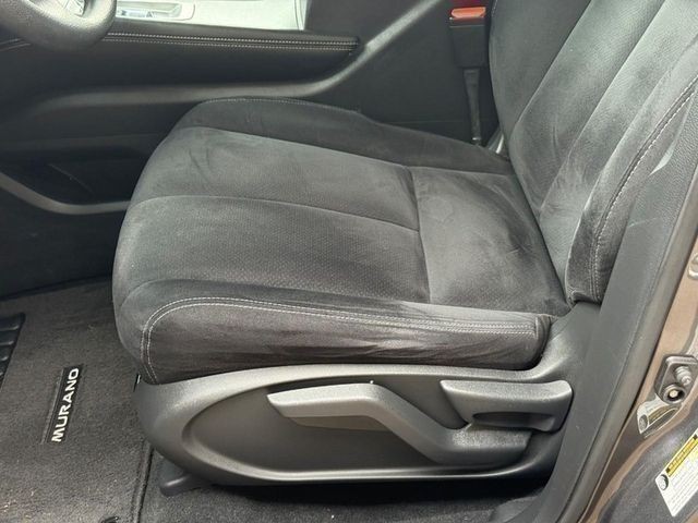 Nissan Murano Vehicle Full-screen Gallery Image 17