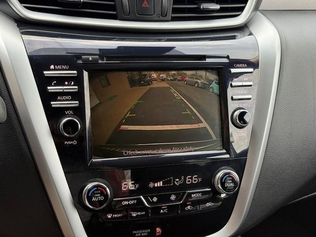 Nissan Murano Vehicle Full-screen Gallery Image 22