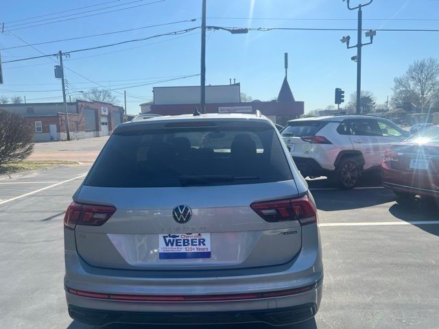 Volkswagen Tiguan Vehicle Full-screen Gallery Image 04