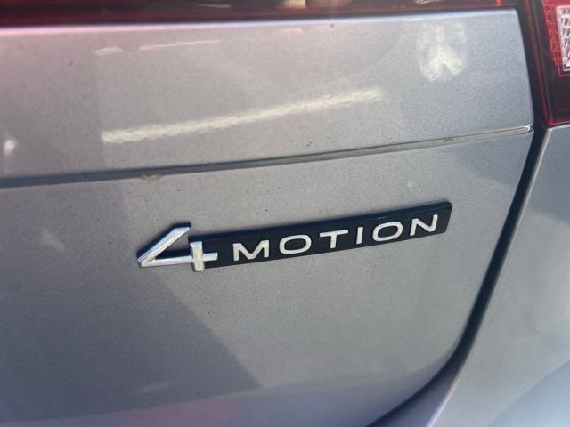 Volkswagen Tiguan Vehicle Full-screen Gallery Image 05