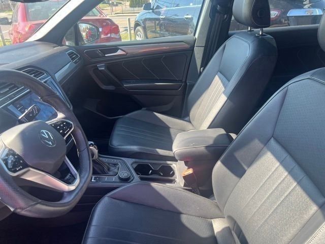 Volkswagen Tiguan Vehicle Full-screen Gallery Image 07