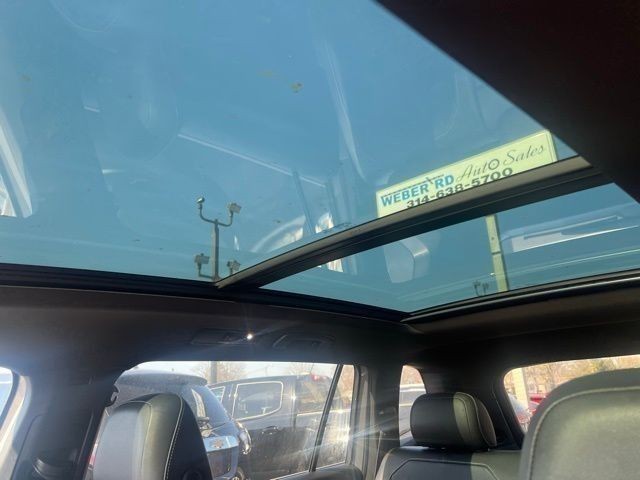 Volkswagen Tiguan Vehicle Full-screen Gallery Image 09