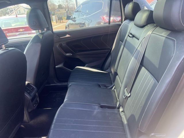 Volkswagen Tiguan Vehicle Full-screen Gallery Image 10