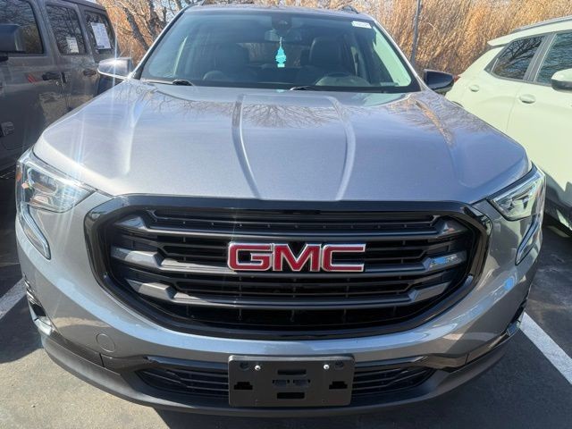 GMC Terrain Vehicle Full-screen Gallery Image 2