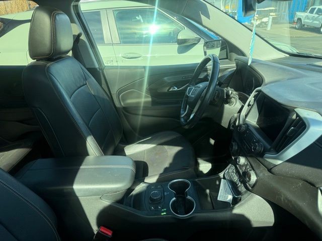 GMC Terrain Vehicle Full-screen Gallery Image 6