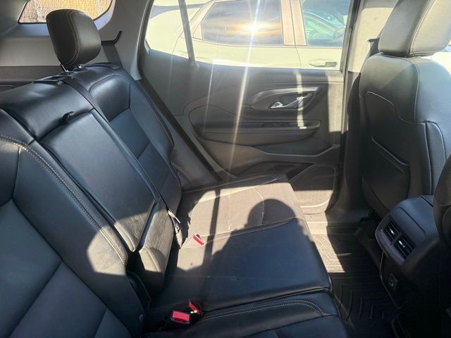 GMC Terrain Vehicle Full-screen Gallery Image 7