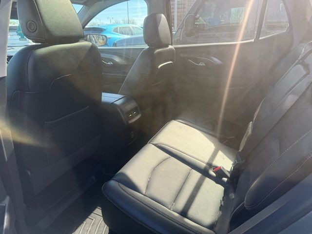 GMC Terrain Vehicle Full-screen Gallery Image 9