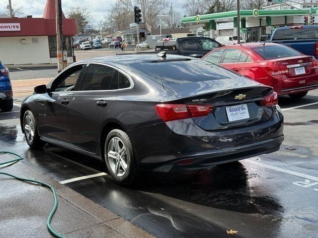 Chevrolet Malibu Vehicle Full-screen Gallery Image 4
