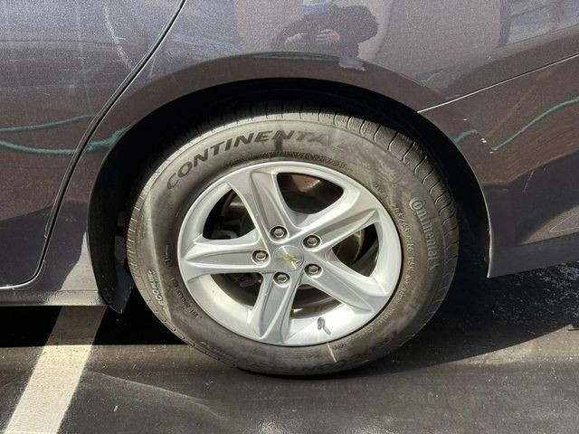 Chevrolet Malibu Vehicle Full-screen Gallery Image 5