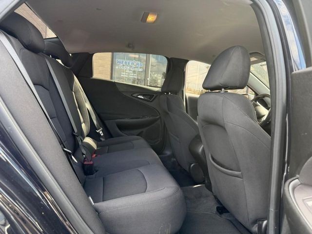 Chevrolet Malibu Vehicle Full-screen Gallery Image 10