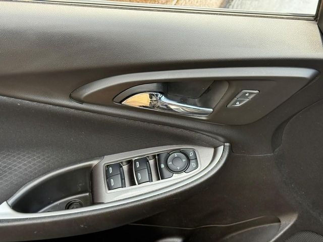 Chevrolet Malibu Vehicle Full-screen Gallery Image 16