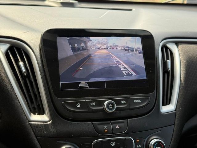 Chevrolet Malibu Vehicle Full-screen Gallery Image 23