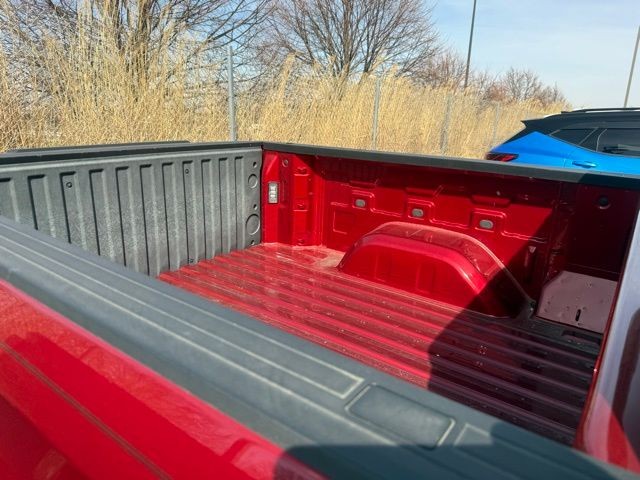 Chevrolet Silverado 1500 Vehicle Full-screen Gallery Image 7