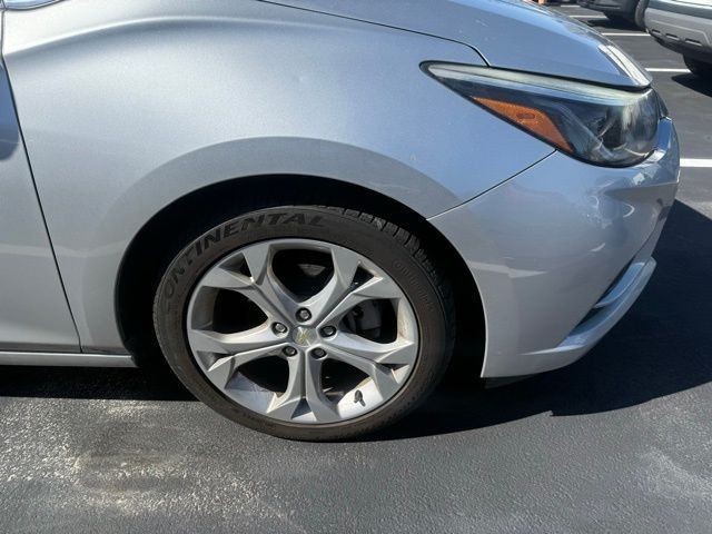 Chevrolet Cruze Vehicle Full-screen Gallery Image 2