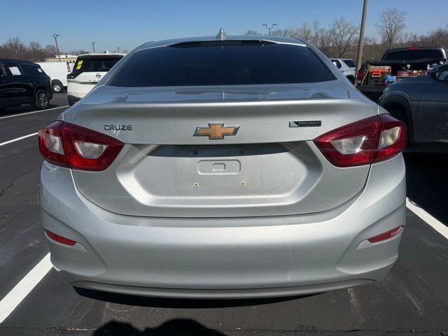 Chevrolet Cruze Vehicle Full-screen Gallery Image 4