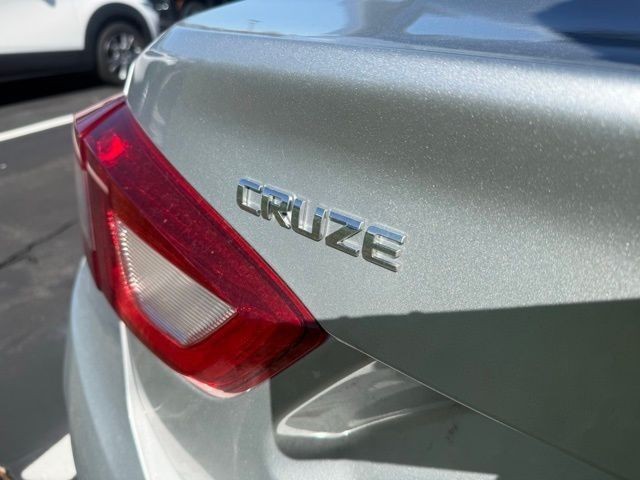 Chevrolet Cruze Vehicle Full-screen Gallery Image 6