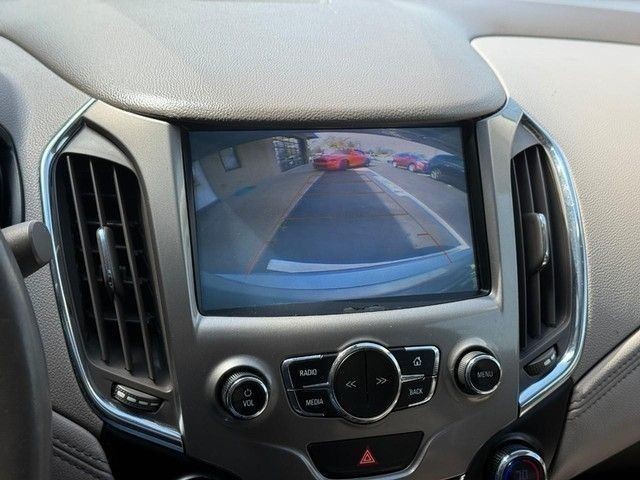 Chevrolet Cruze Vehicle Full-screen Gallery Image 24