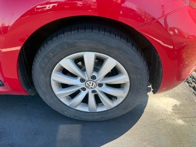 Volkswagen Beetle Vehicle Full-screen Gallery Image 5