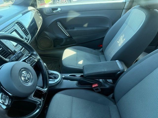 Volkswagen Beetle Vehicle Full-screen Gallery Image 6