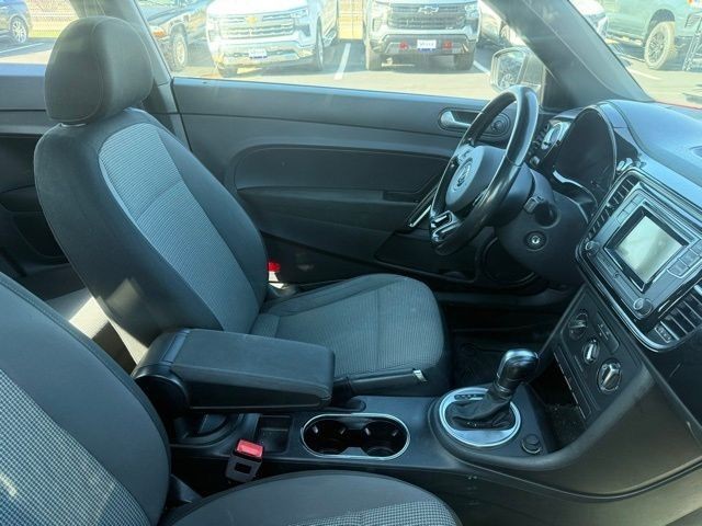 Volkswagen Beetle Vehicle Full-screen Gallery Image 7