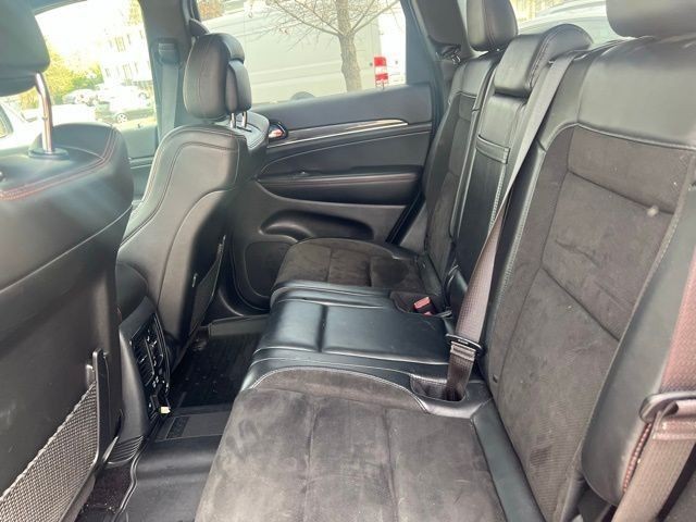 Jeep Grand Cherokee Vehicle Full-screen Gallery Image 9