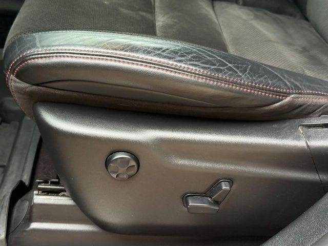 Jeep Grand Cherokee Vehicle Full-screen Gallery Image 17