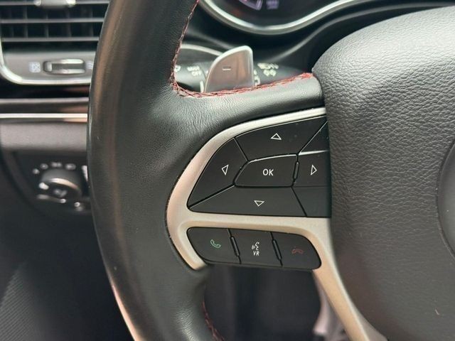 Jeep Grand Cherokee Vehicle Full-screen Gallery Image 18