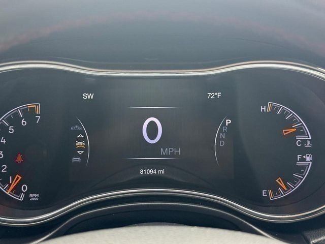 Jeep Grand Cherokee Vehicle Full-screen Gallery Image 20