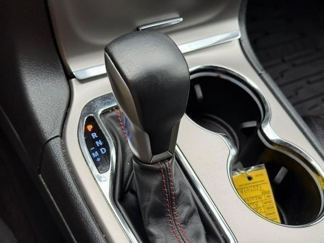 Jeep Grand Cherokee Vehicle Full-screen Gallery Image 21