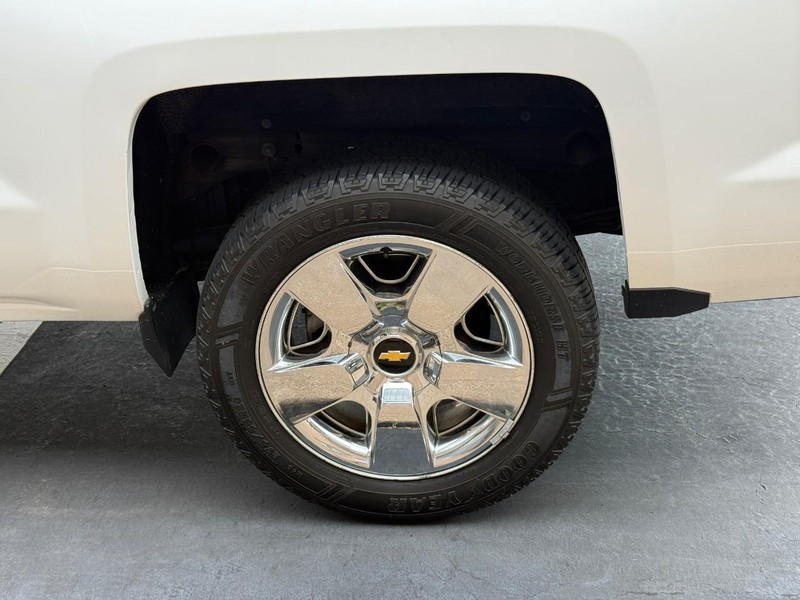 Chevrolet Silverado 1500 Vehicle Full-screen Gallery Image 05