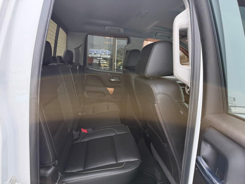 Chevrolet Silverado 1500 Vehicle Full-screen Gallery Image 10