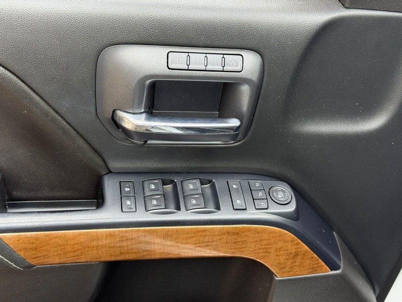Chevrolet Silverado 1500 Vehicle Full-screen Gallery Image 11