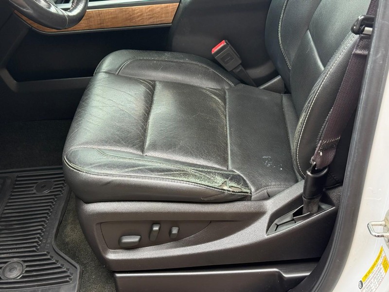 Chevrolet Silverado 1500 Vehicle Full-screen Gallery Image 13