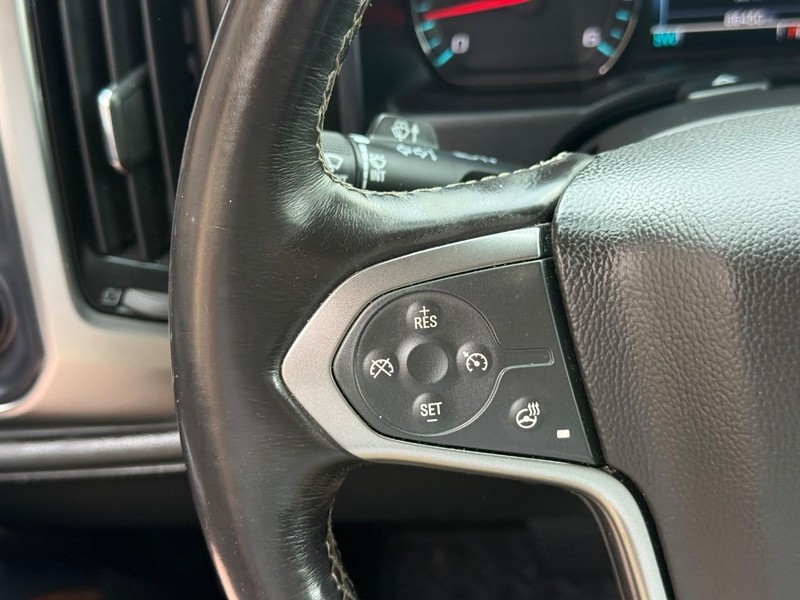 Chevrolet Silverado 1500 Vehicle Full-screen Gallery Image 16