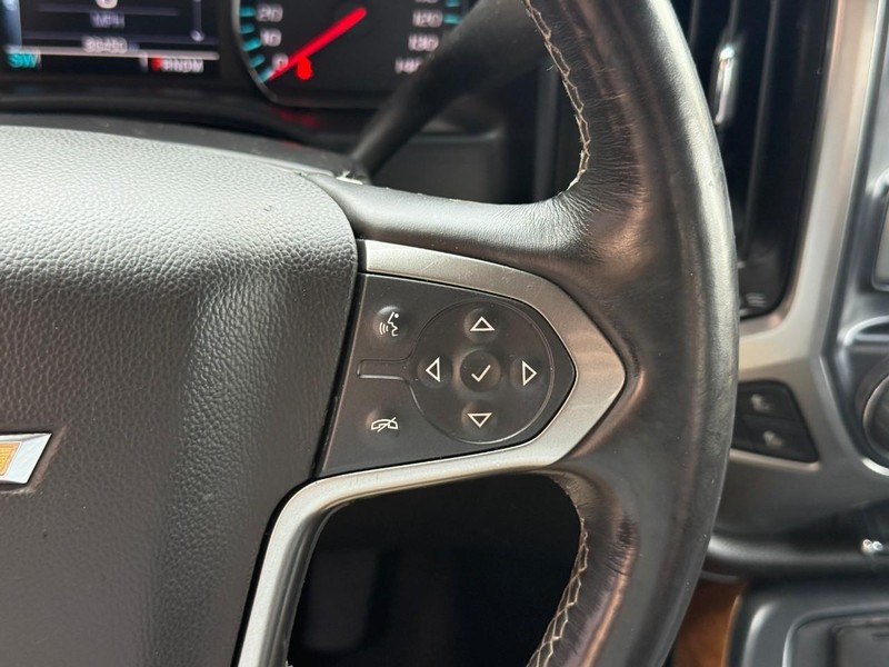 Chevrolet Silverado 1500 Vehicle Full-screen Gallery Image 17