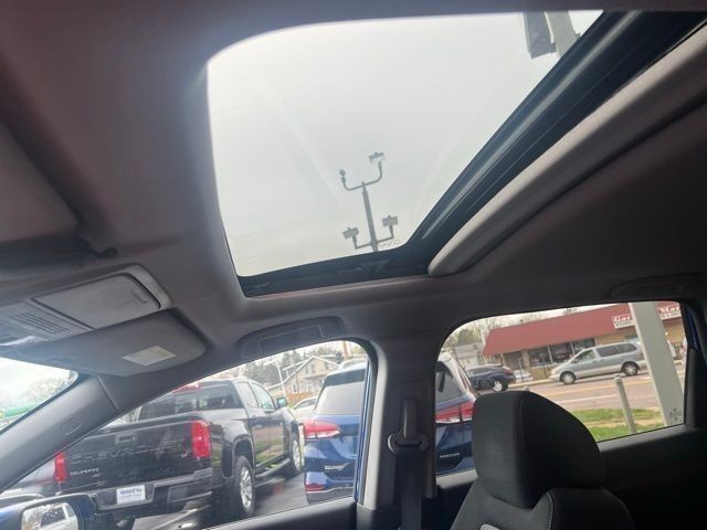 Honda CR-V Vehicle Full-screen Gallery Image 9