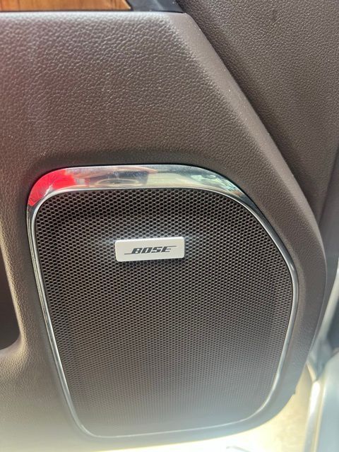 GMC Sierra 1500 Vehicle Full-screen Gallery Image 8