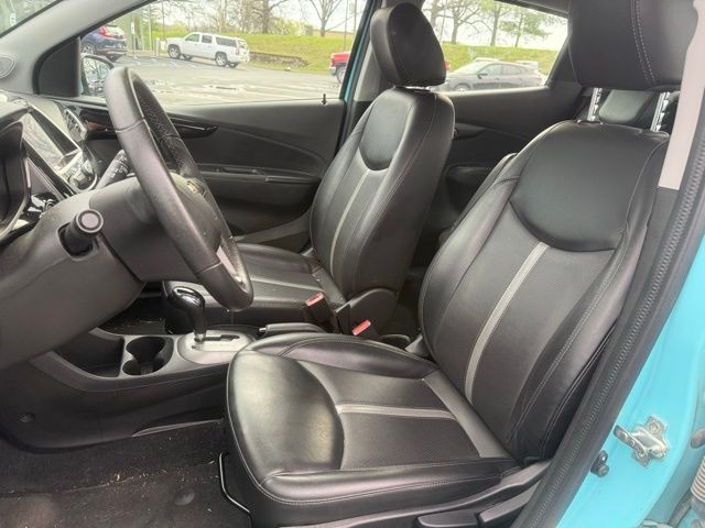Chevrolet Spark Vehicle Full-screen Gallery Image 15