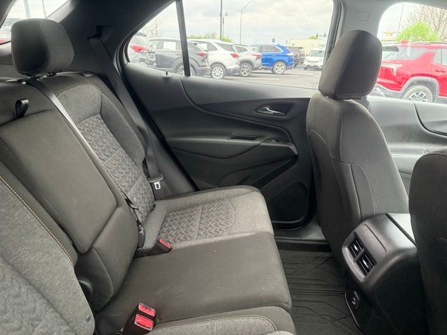 Chevrolet Equinox Vehicle Full-screen Gallery Image 9