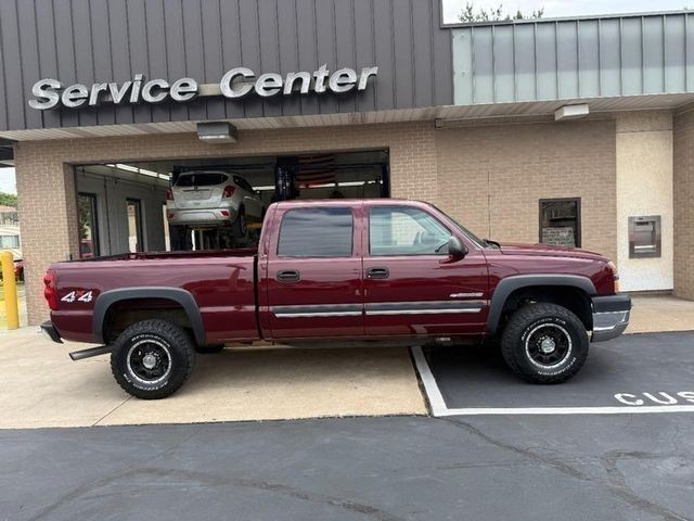 Chevrolet Silverado 2500HD Vehicle Full-screen Gallery Image 2
