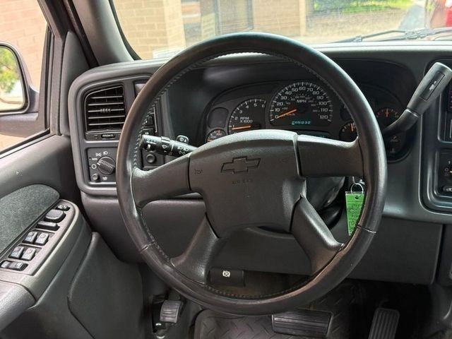 Chevrolet Silverado 2500HD Vehicle Full-screen Gallery Image 12
