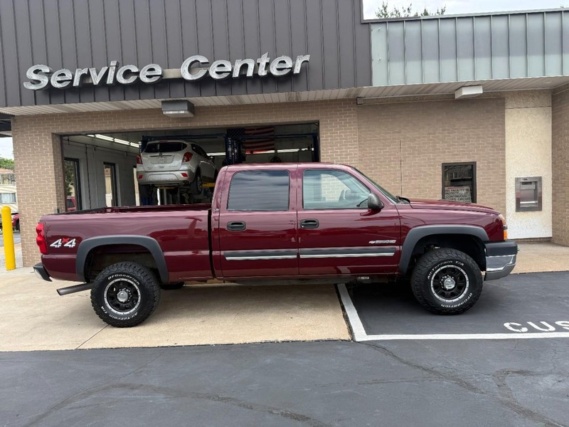 Chevrolet Silverado 2500HD Vehicle Full-screen Gallery Image 2
